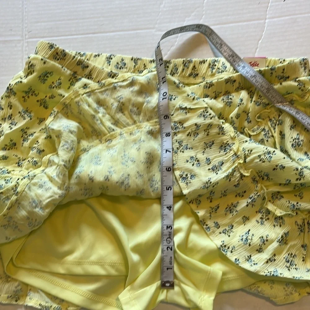 NWT-Justice-plus-yellow floral-woven tiered ruffled,mini, skirt/skort.